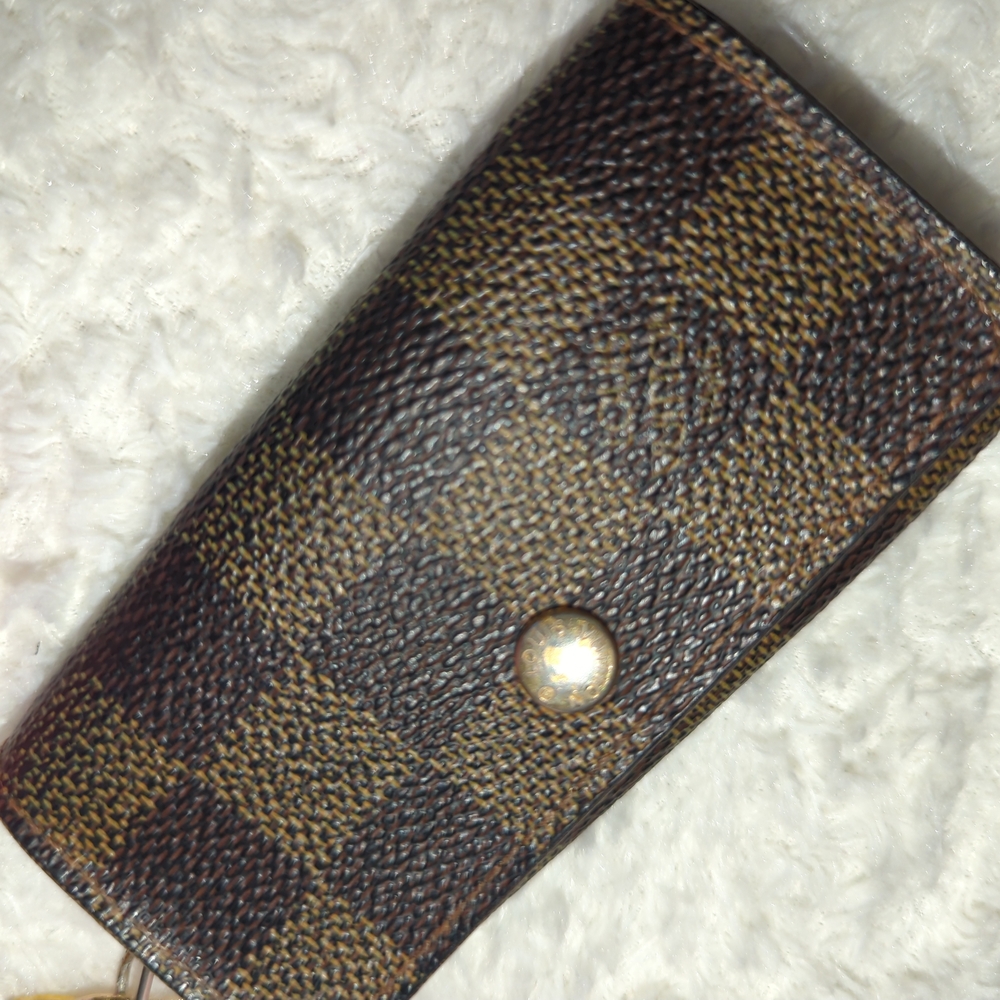 Louis Vuitton Brown Damier Authentic Textured Key Wallet EUC With Bonus Charms - Picture 7 of 7